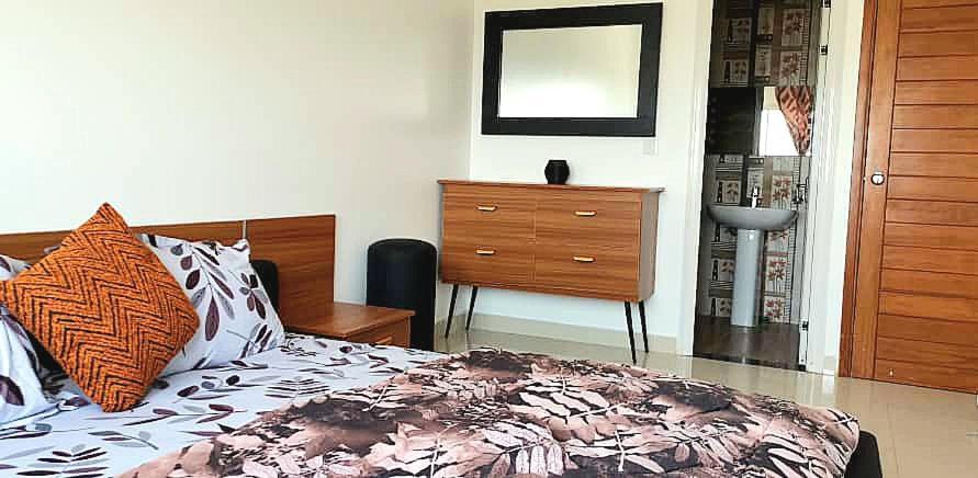 Chambres Meublees Avenue Cheikh Anta Diop Dakar Room photo